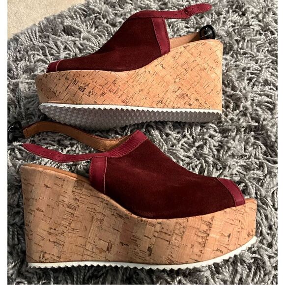 NWOB Barneys New York Suede Platform Wedge Sandal - Picture 3 of 10